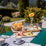Alpine Aparthotel 4*